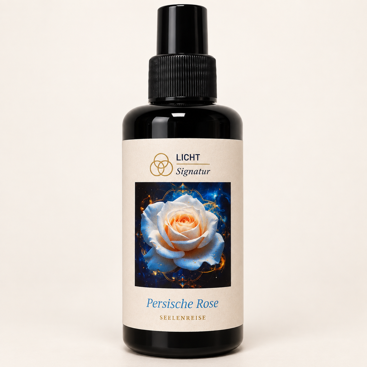 LichtSignatur Persische Rose Spray in violetter Flasche mit farbigem Etikett vor elfenbeinfarbenem Hintergrund.