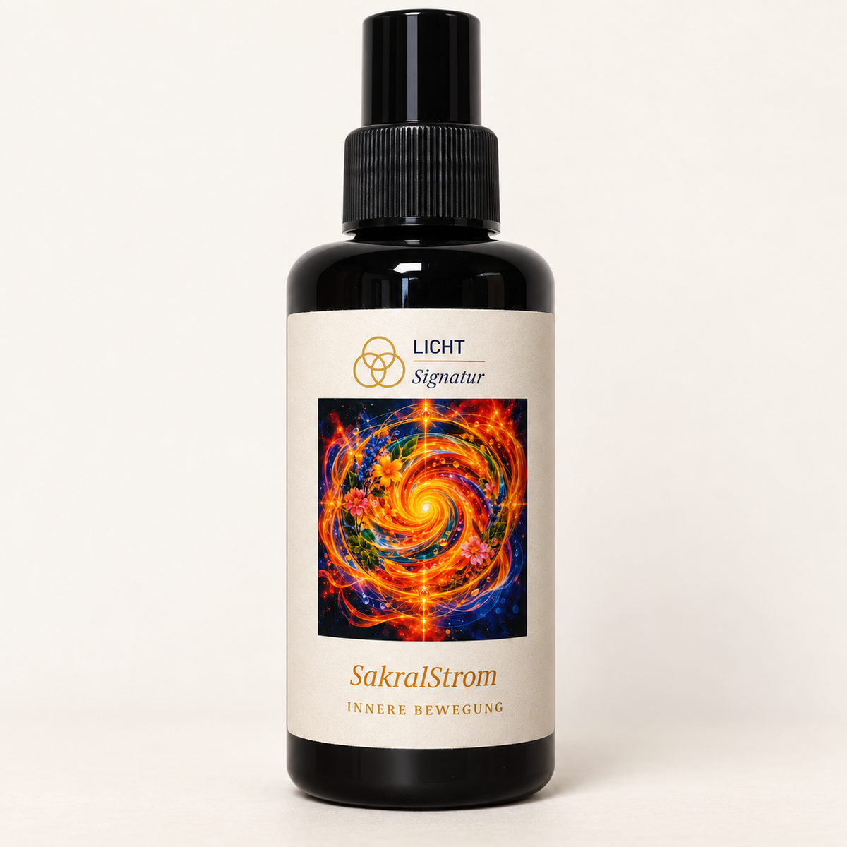 LichtSignatur SakralStrom Spray in violetter Flasche mit farbigem Etikett vor elfenbeinfarbenem Hintergrund.